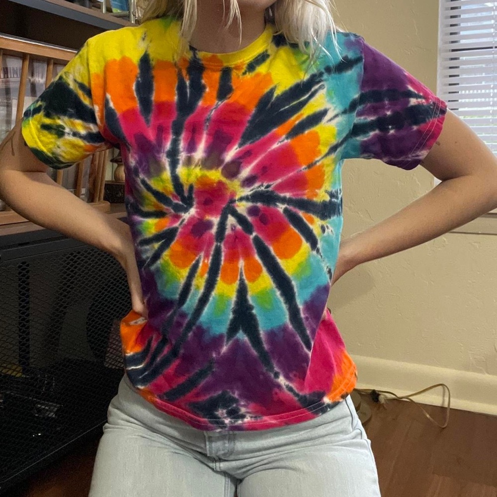 super vibrant rainbow with black tie dye vintage t shirt